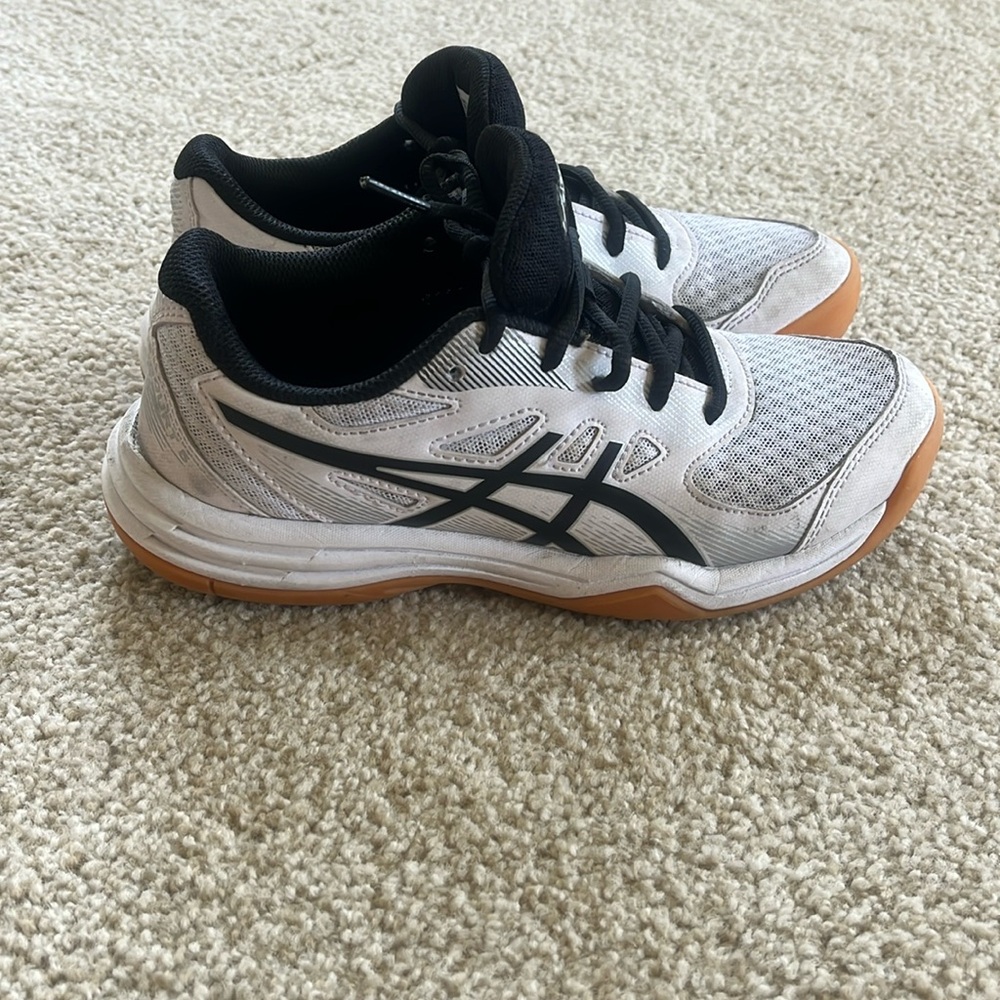 ASICS Upcourt 5 Kid’s Volleyball Shoes Size 3.5 Big Kid